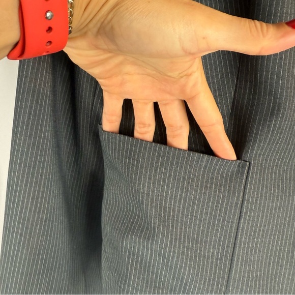 NWT Calvin Klein Women Gray striped 3 button Carrier Blazer Size: 10 - Picture 6 of 16